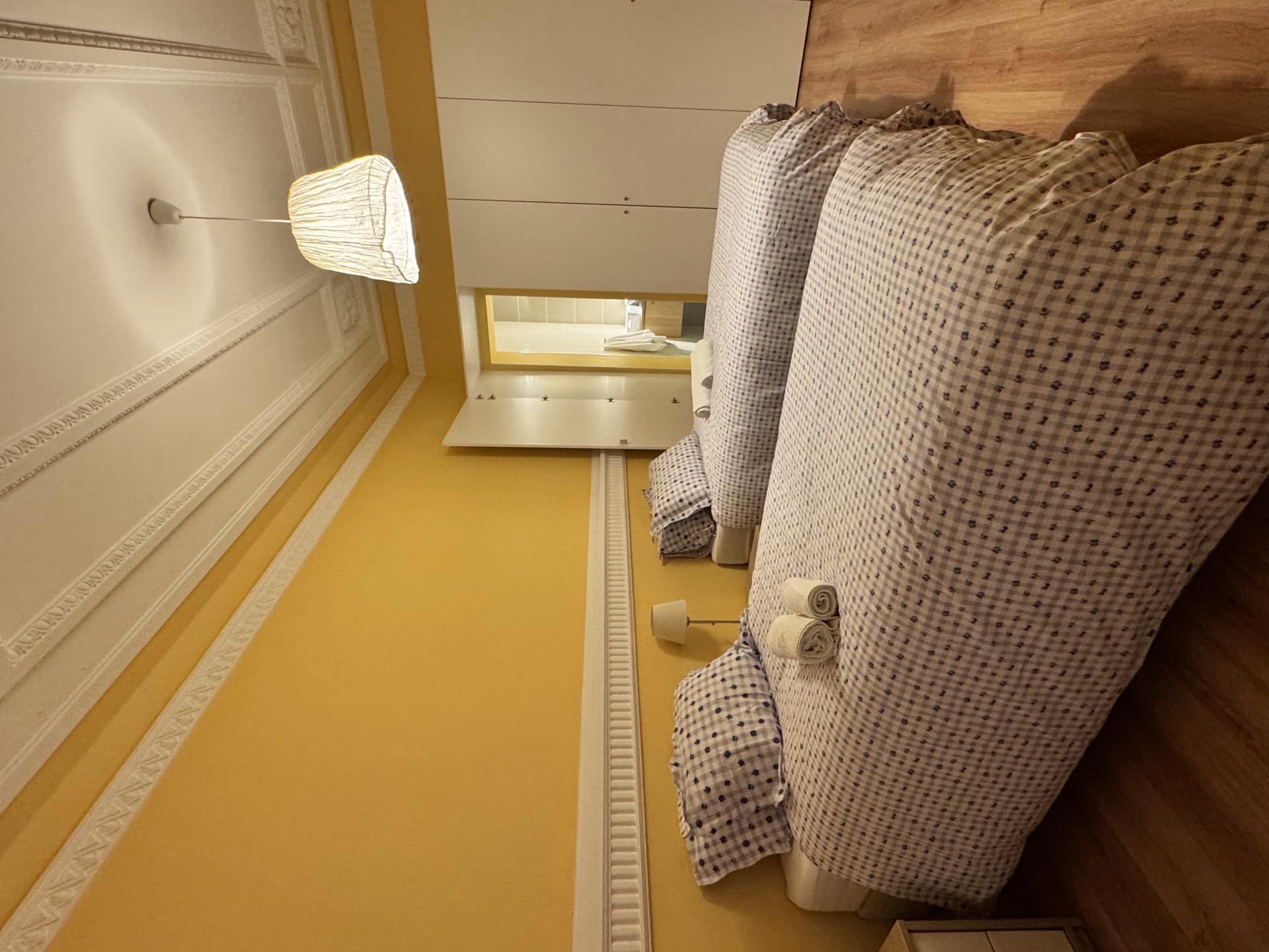 Twin private room with en-suite door, EntreCampos